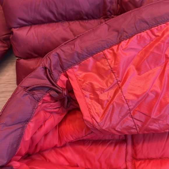 Patagonia Women's Red Puffer Jacket - Picture 10 of 11